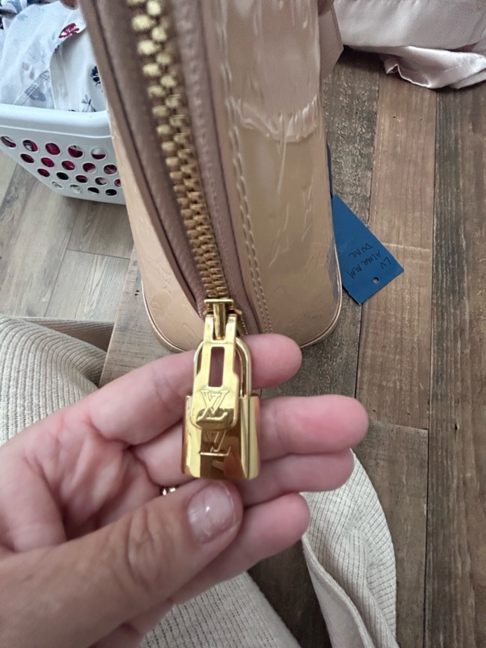 Louis Vuitton Vernis Alma PM Satchel in Light Nude - Picture 6 of 10